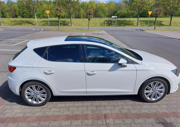 Seat Leon cena 70050 przebieg: 61700, rok produkcji 2019 z Łódź małe 562
